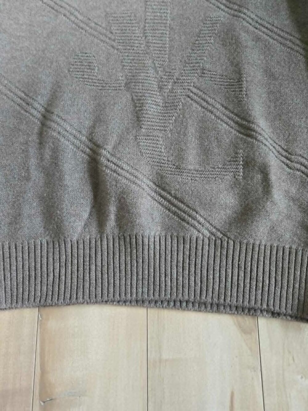 Versace Jeans Couture VJC Monogram 100% Merino Wool V-Neck Sweater Size L Vintag - Picture 9 of 13